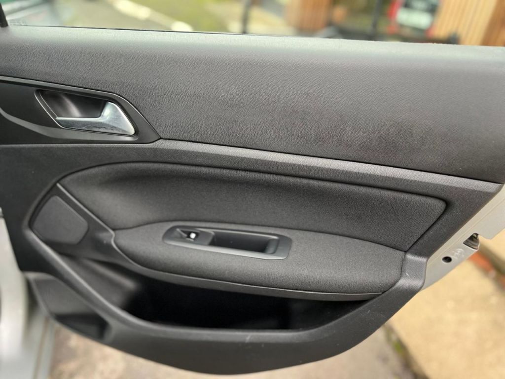 Used Peugeot 308 2015 for sale - 77138812: Photo 14