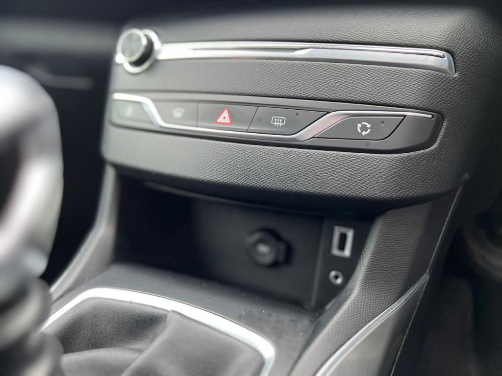 Used Peugeot 308 2015 for sale - 77138812: Photo 32