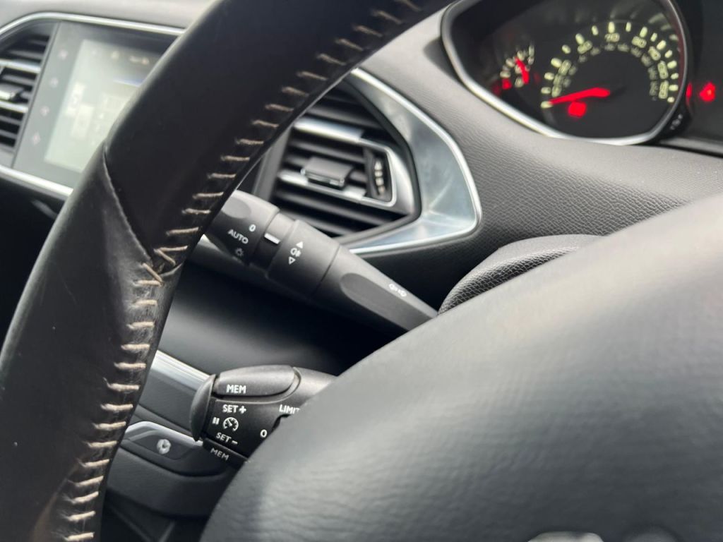 Used Peugeot 308 2015 for sale - 77138812: Photo 36