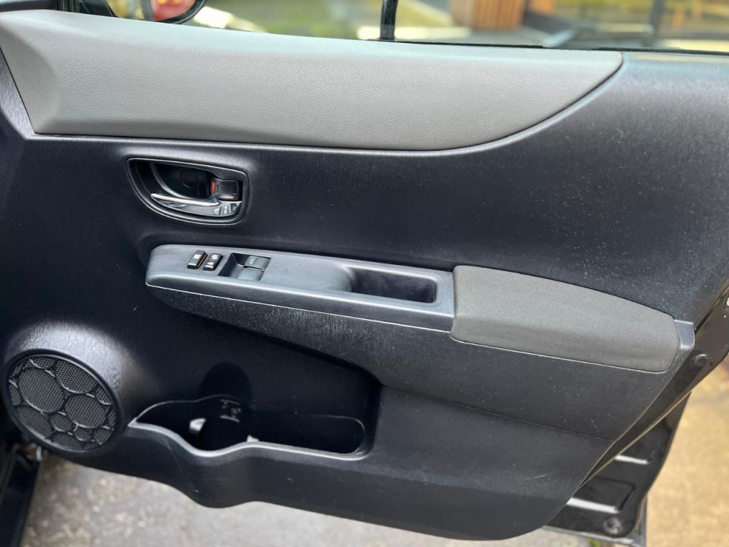 Used Toyota Yaris 2012 for sale - 77685104: Photo 10