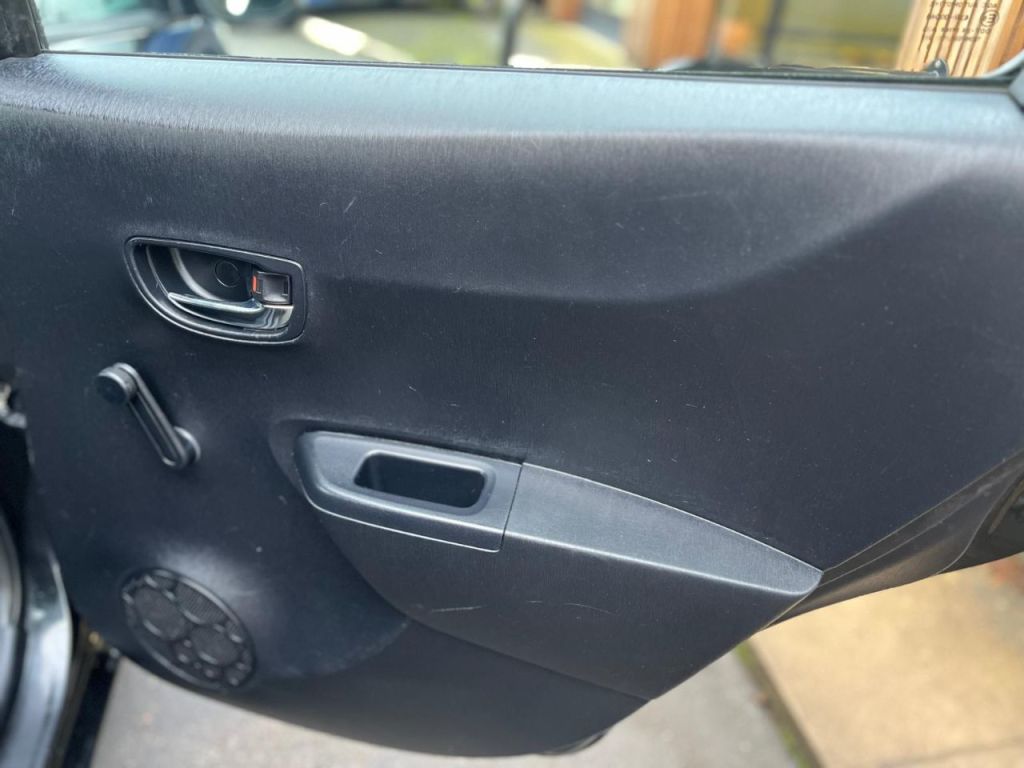 Used Toyota Yaris 2012 for sale - 77685104: Photo 13