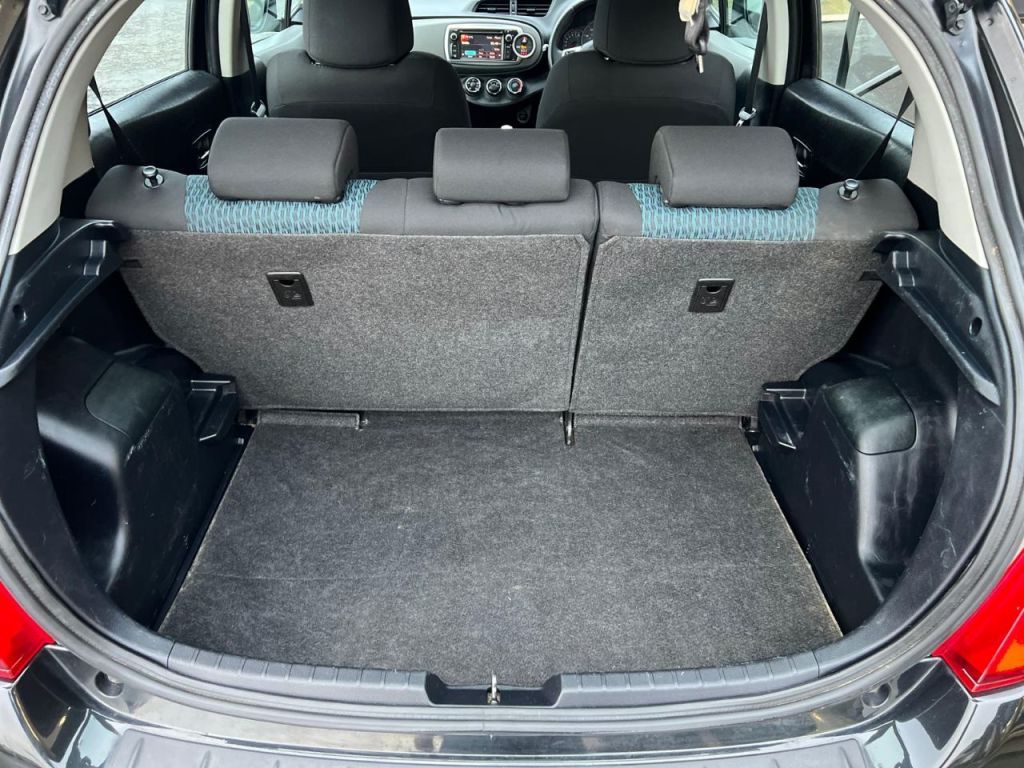 Used Toyota Yaris 2012 for sale - 77685104: Photo 16