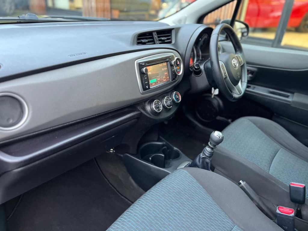 Used Toyota Yaris 2012 for sale - 77685104: Photo 20