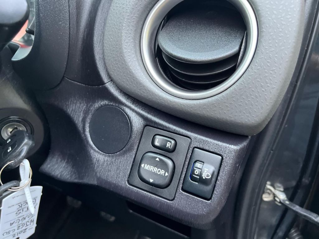 Used Toyota Yaris 2012 for sale - 77685104: Photo 24