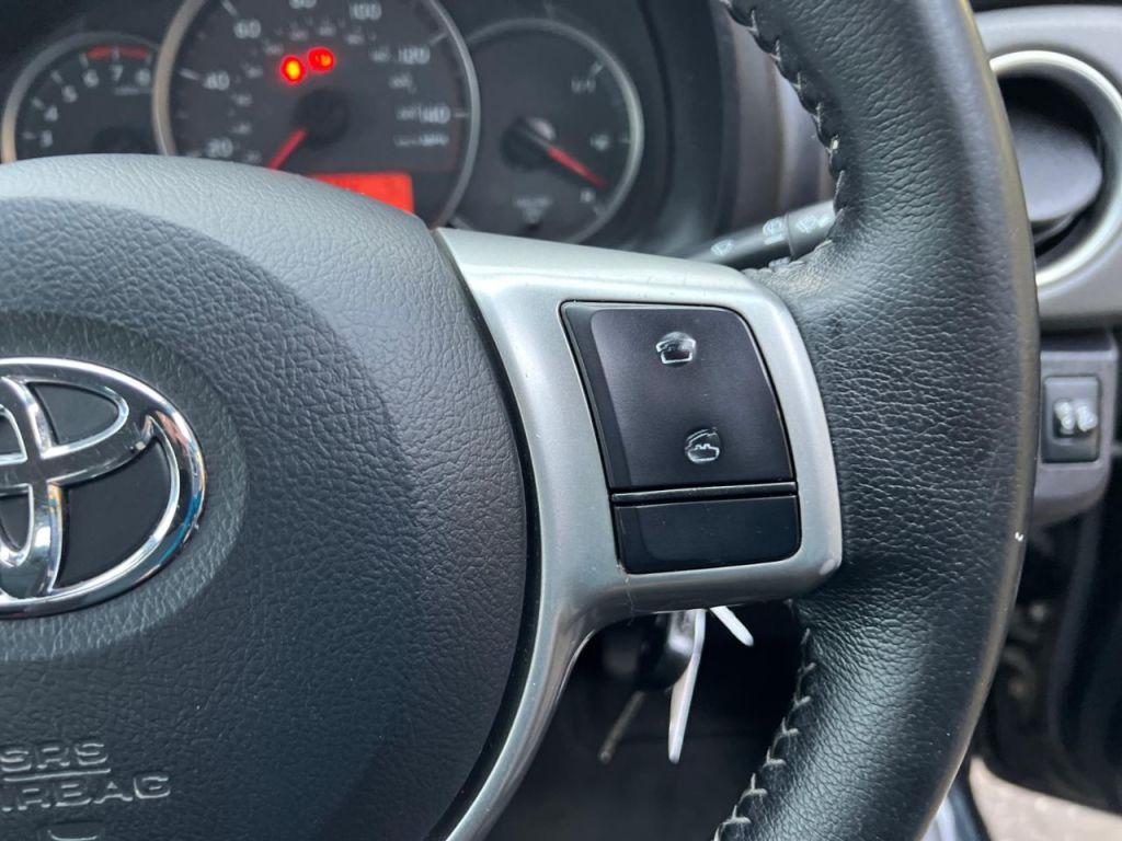 Used Toyota Yaris 2012 for sale - 77685104: Photo 29