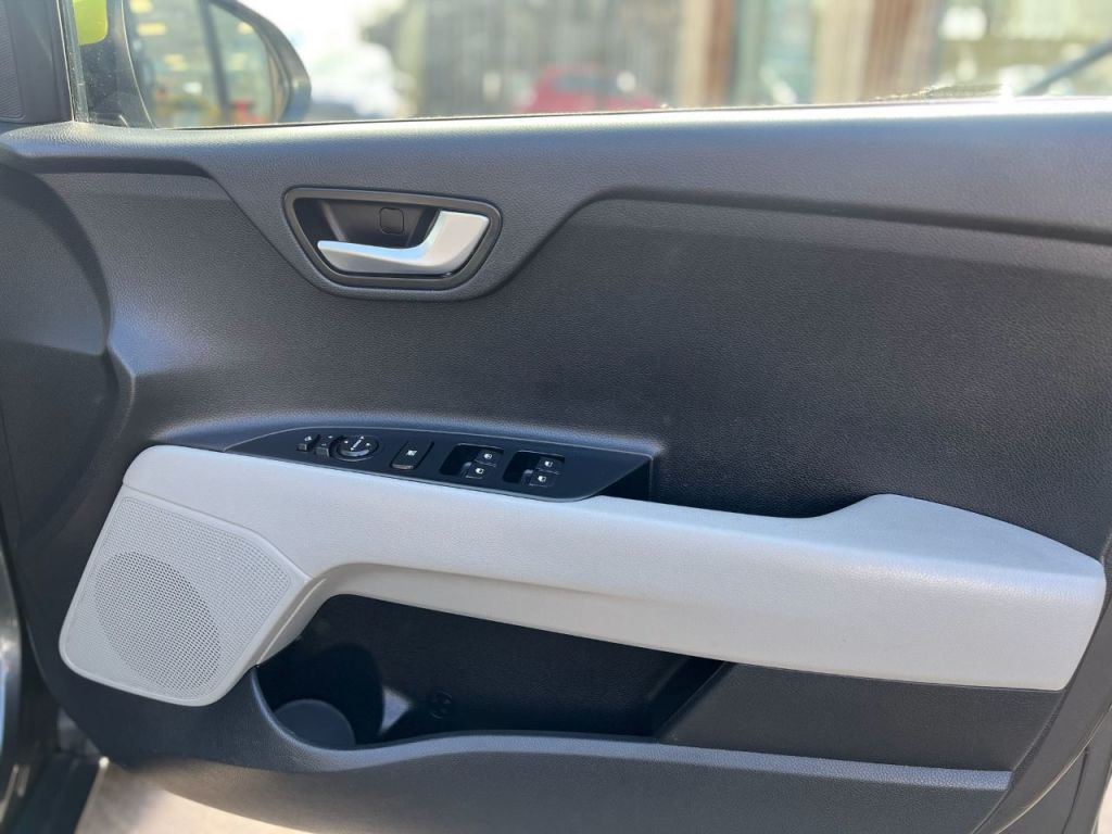 Used Kia Stonic 2018 for sale - 77836268: Photo 11