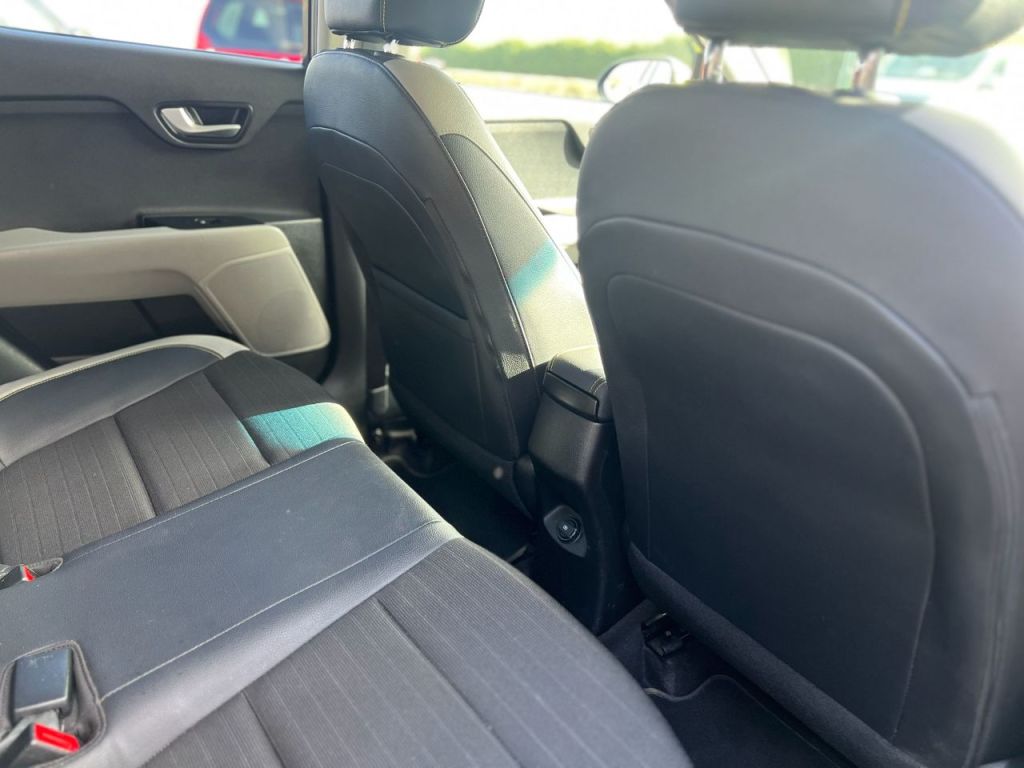 Used Kia Stonic 2018 for sale - 77836268: Photo 14