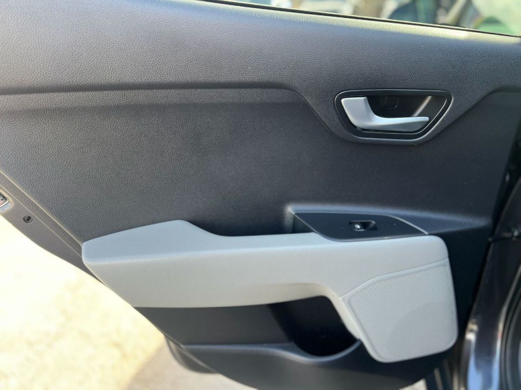 Used Kia Stonic 2018 for sale - 77836268: Photo 20