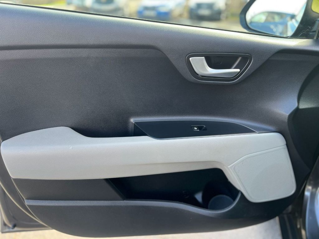 Used Kia Stonic 2018 for sale - 77836268: Photo 22