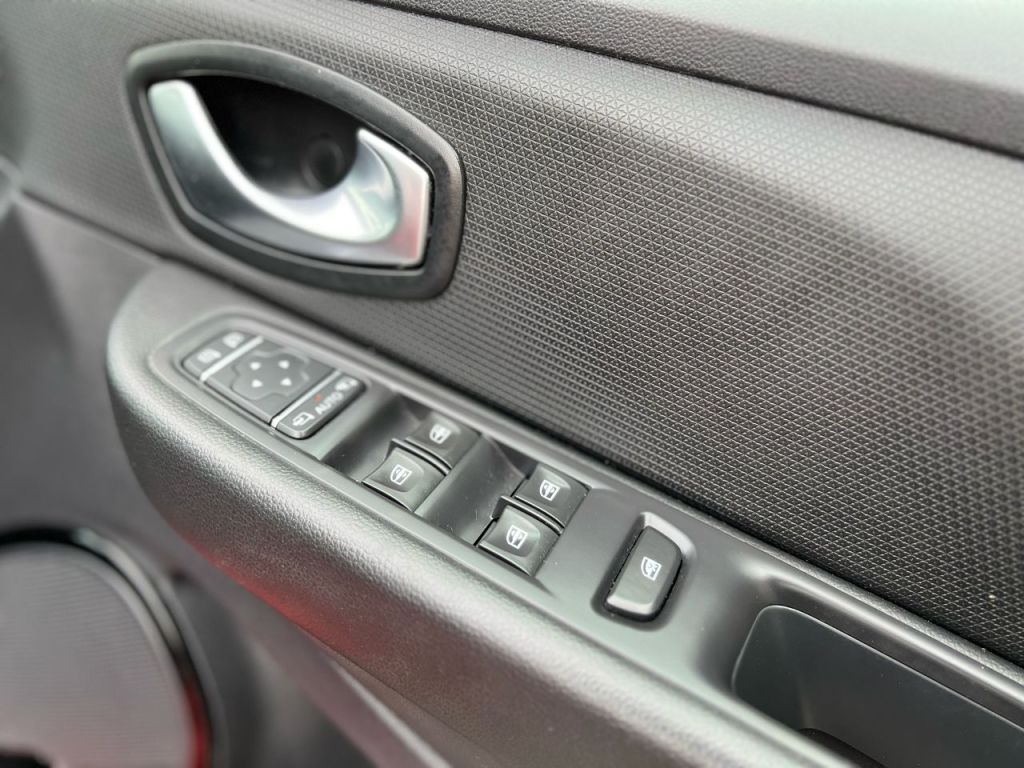 Used Renault Clio 2019 for sale - 77990214: Photo 12