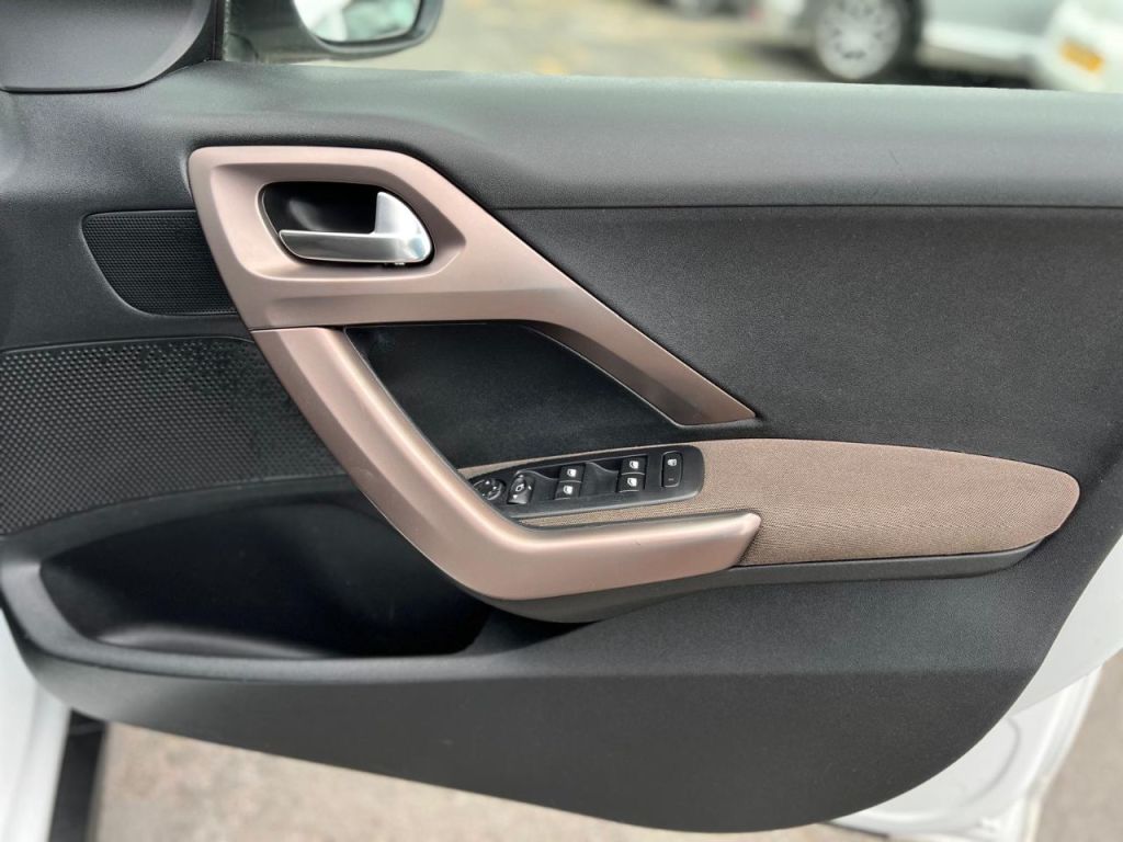 Used Peugeot 2008 2014 for sale - 77301532: Photo 11