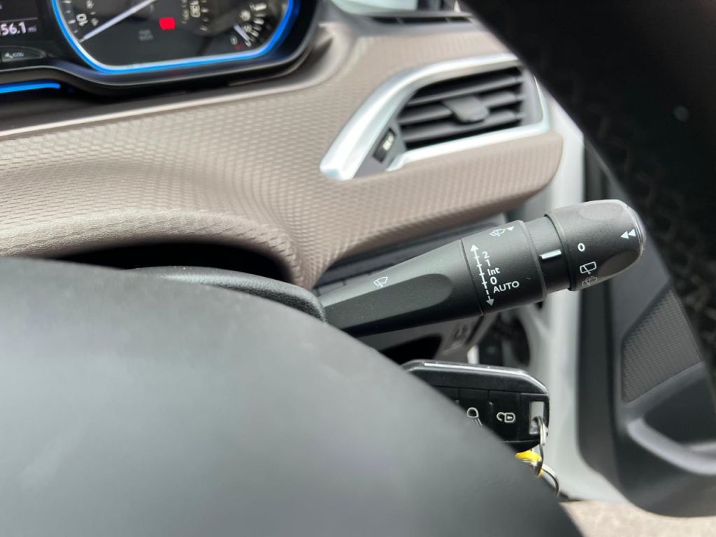 Used Peugeot 2008 2014 for sale - 77301532: Photo 31