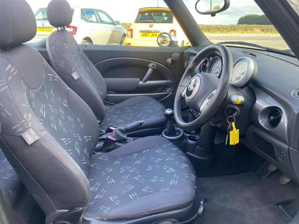 Used MINI Convertible 2006 for sale - 76405787: Photo 12