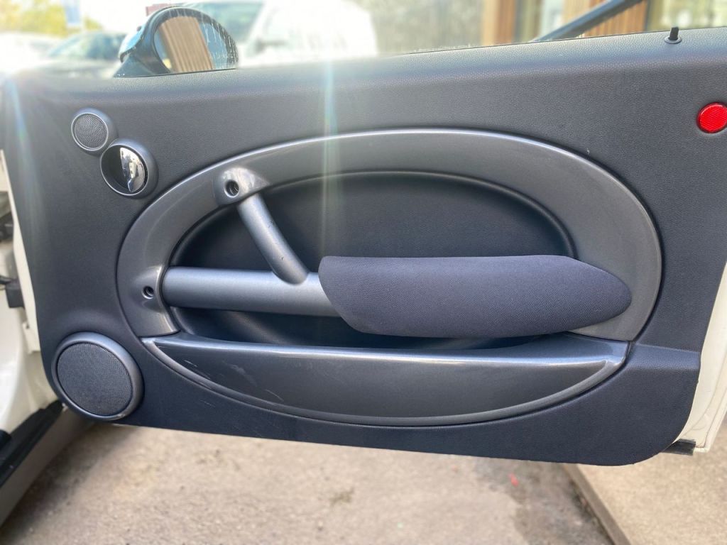 Used MINI Convertible 2006 for sale - 76405787: Photo 13