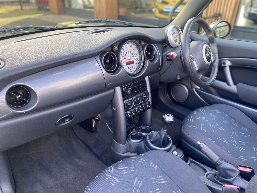 Used MINI Convertible 2006 for sale - 76405787: Photo 16