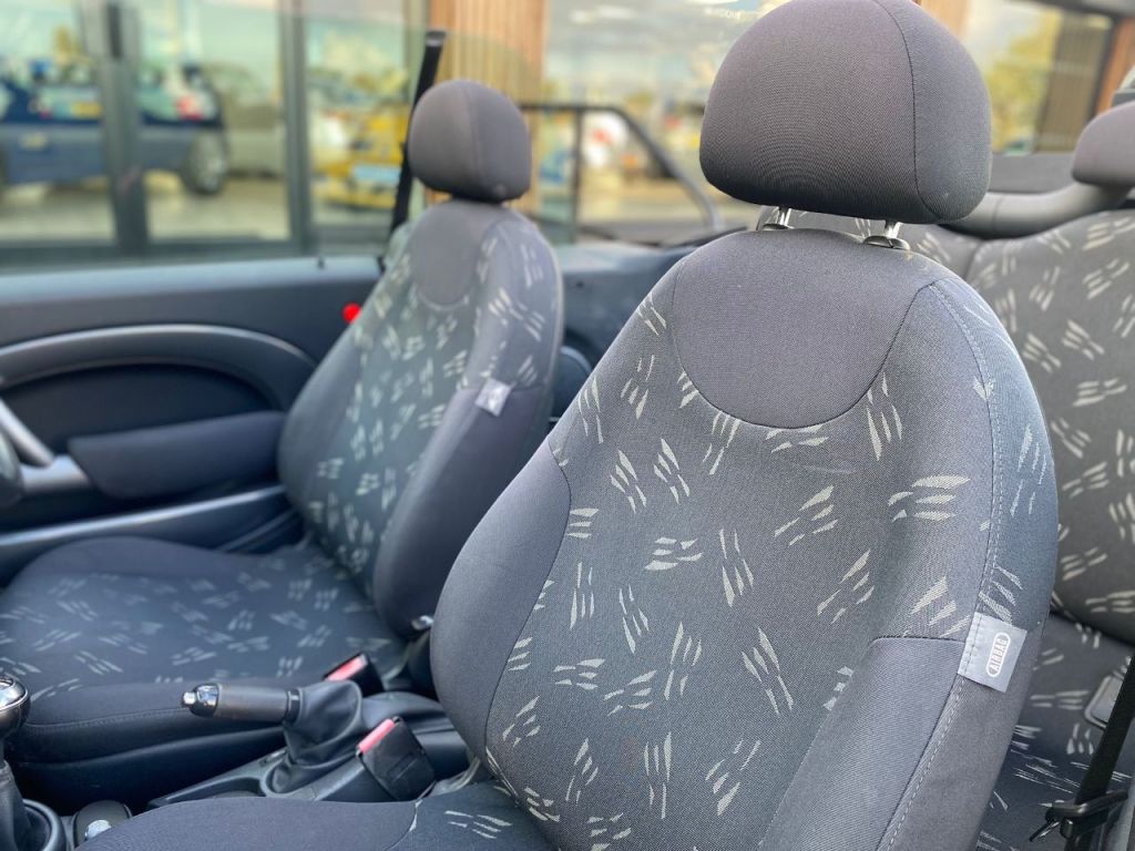 Used MINI Convertible 2006 for sale - 76405787: Photo 17