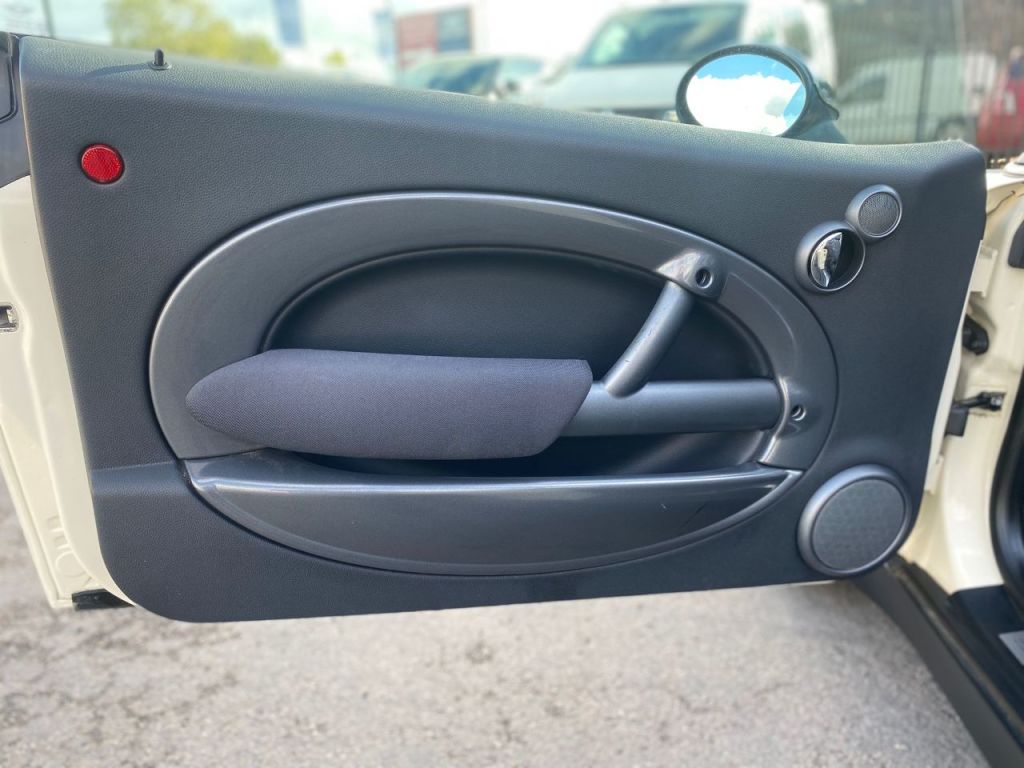 Used MINI Convertible 2006 for sale - 76405787: Photo 19