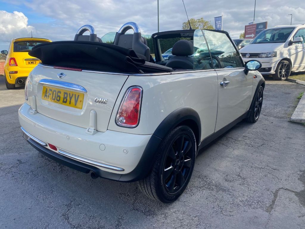 Used MINI Convertible 2006 for sale - 76405787: Photo 5