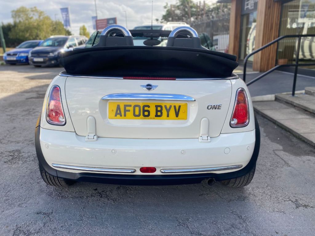 Used MINI Convertible 2006 for sale - 76405787: Photo 6
