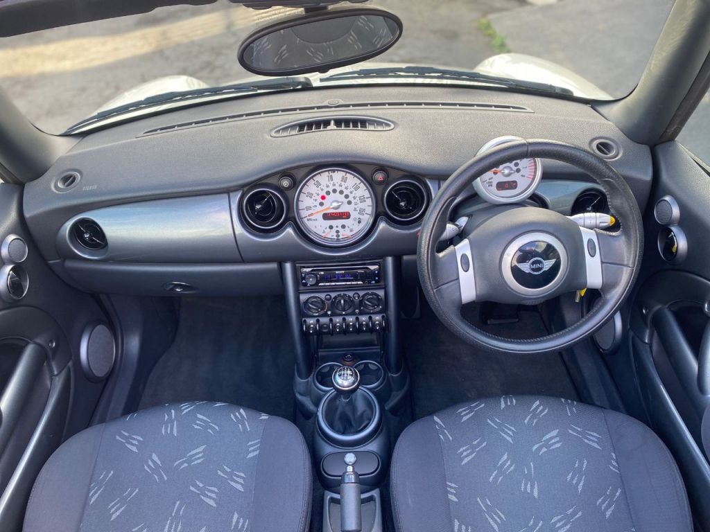 Used MINI Convertible 2006 for sale - 76405787: Photo 9