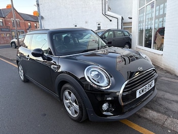 Used MINI Hatch 2019 for sale - 77111220: Photo