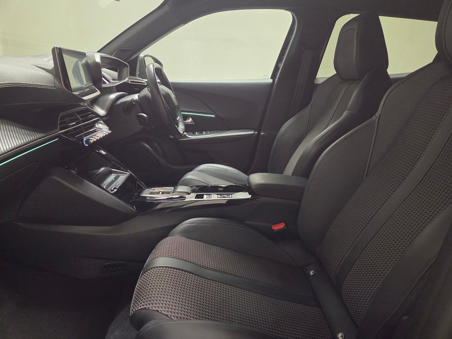 Used Peugeot 2008 2023 for sale - 77542920: Photo 4