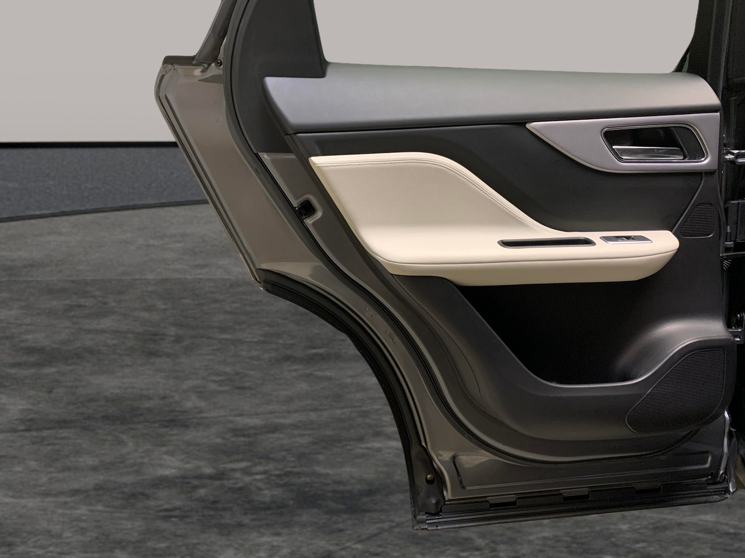 Used Jaguar F-Pace 2018 for sale - 76525969: Photo 29