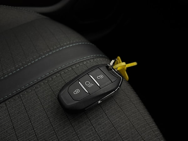 Used Peugeot E-208 2022 for sale - 76288400: Photo 44