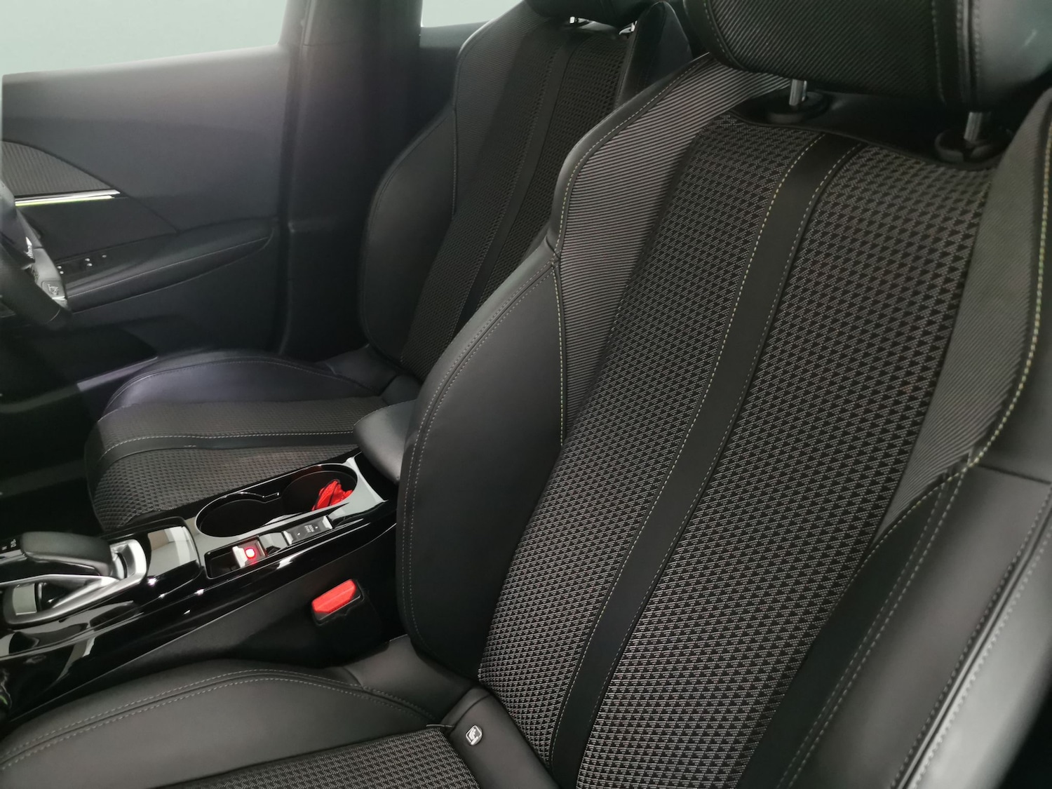 Used Peugeot E-2008 for sale - 77061915: Photo 24