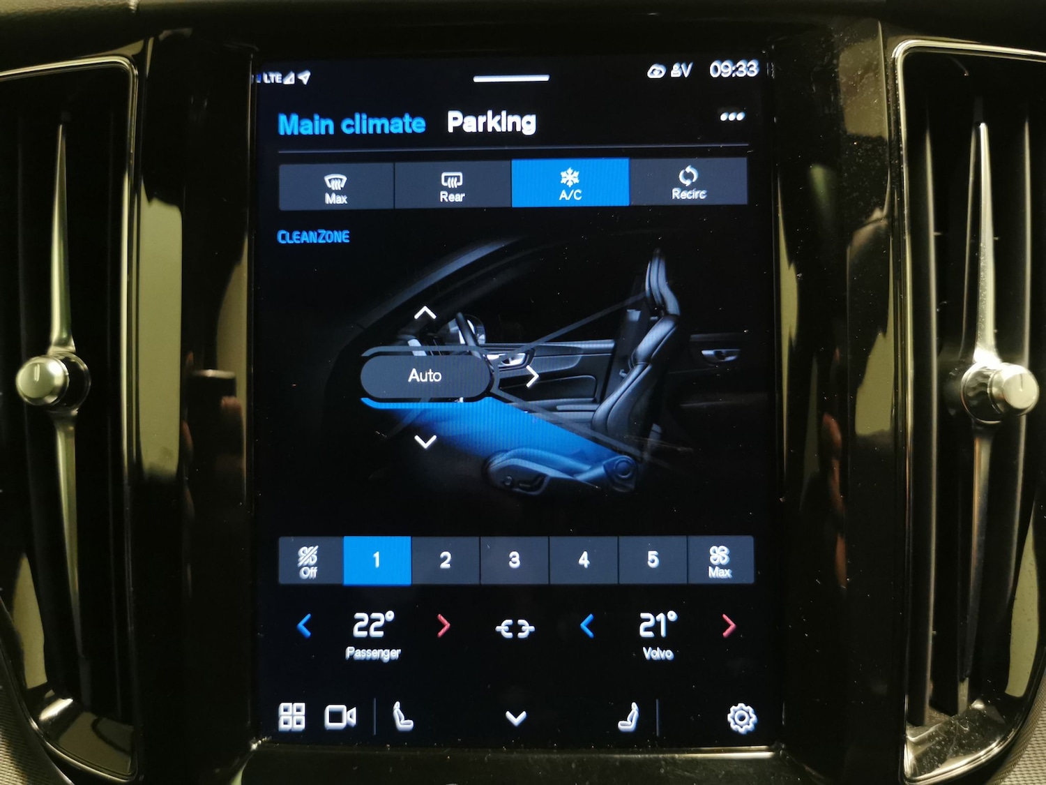 Used Volvo XC60 2021 for sale - 77350801: Photo 18