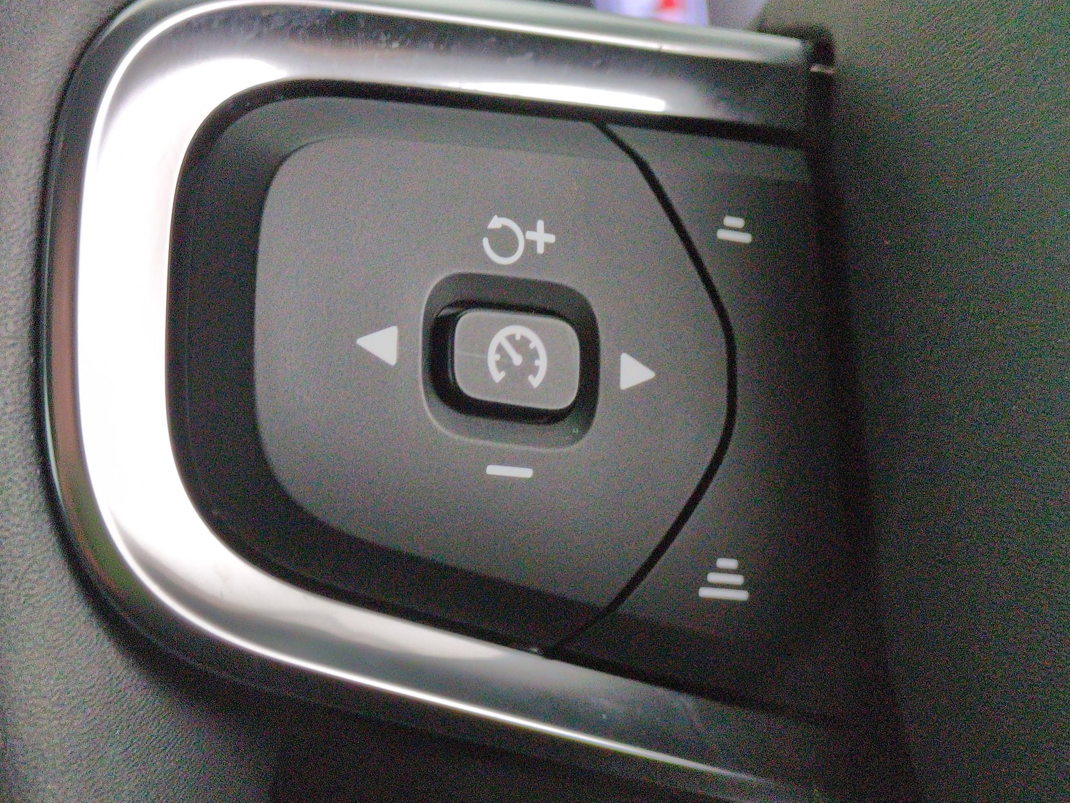 Used Volvo XC40 2022 for sale - 76554987: Photo 25