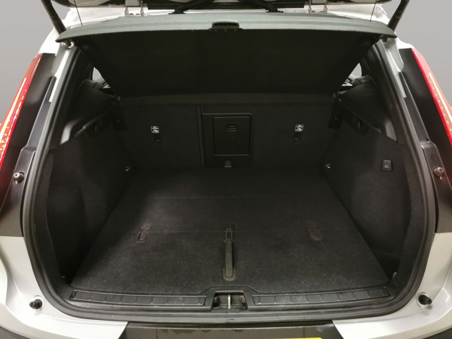 Used Volvo XC40 2024 for sale - 77354106: Photo 28