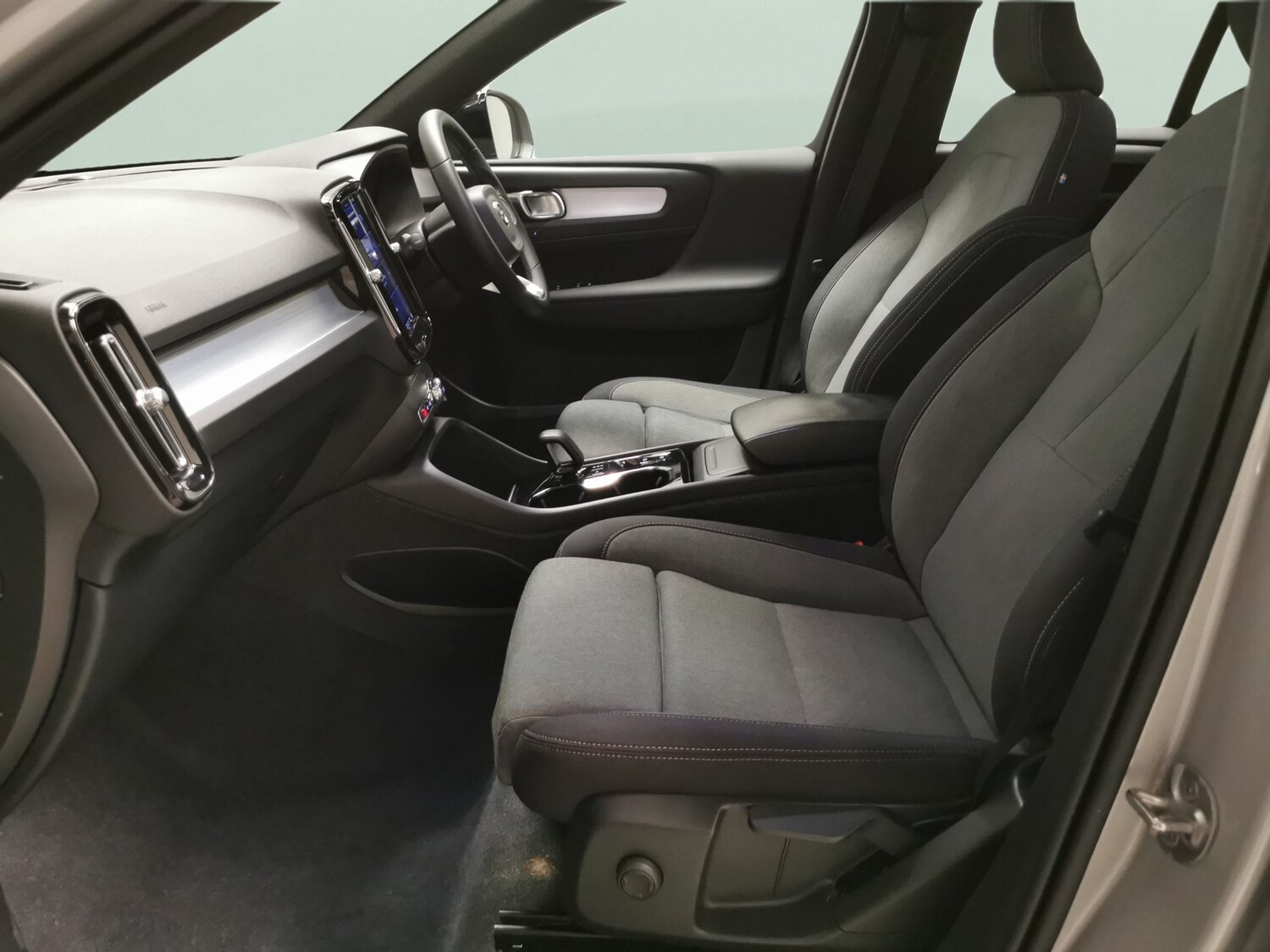 Used Volvo XC40 2024 for sale - 77354106: Photo 4