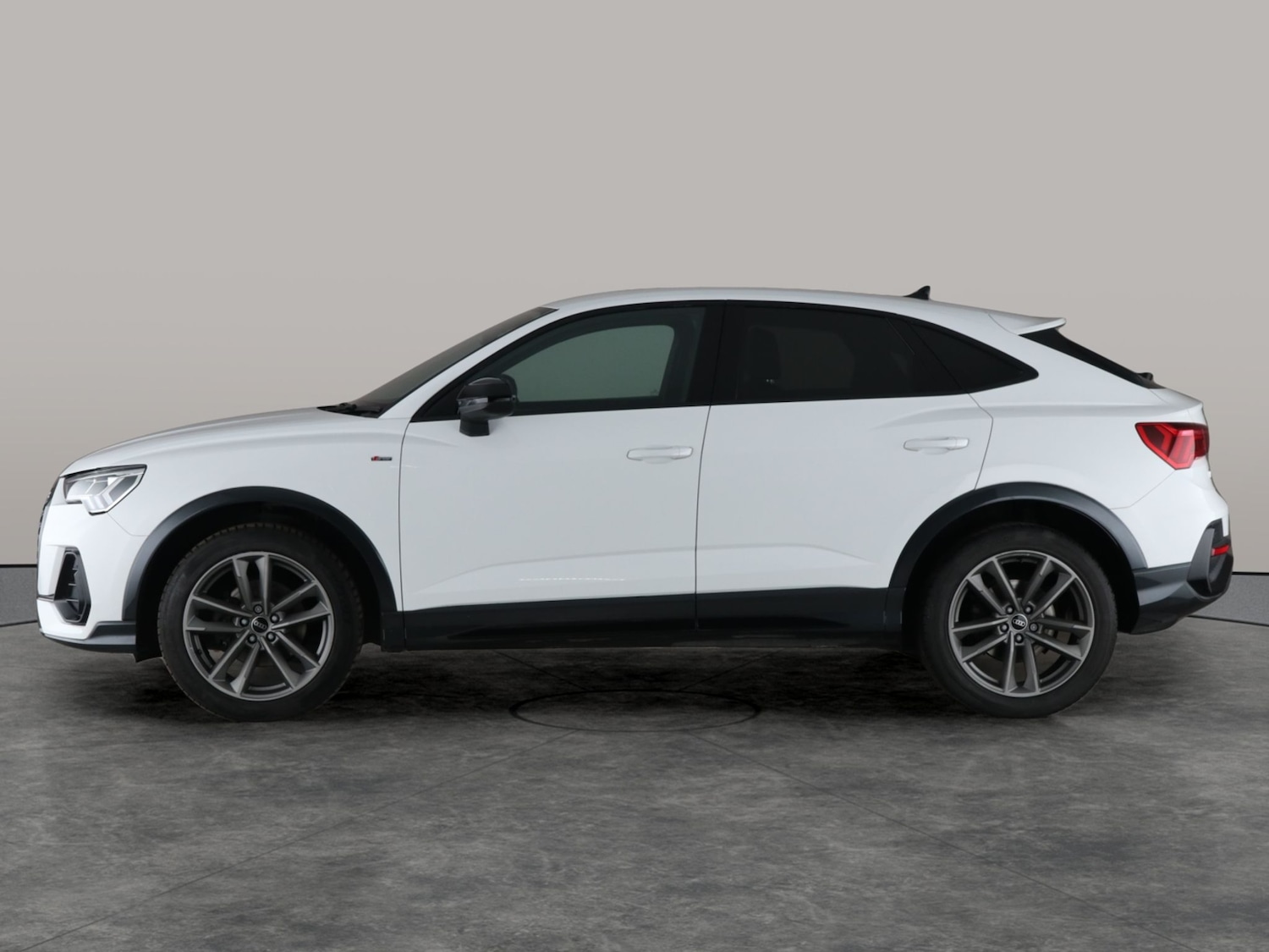 Used Audi Q3 2021 for sale - 76390392: Photo 16