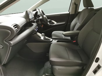 Used Toyota Yaris 2023 for sale - 78357559: Photo