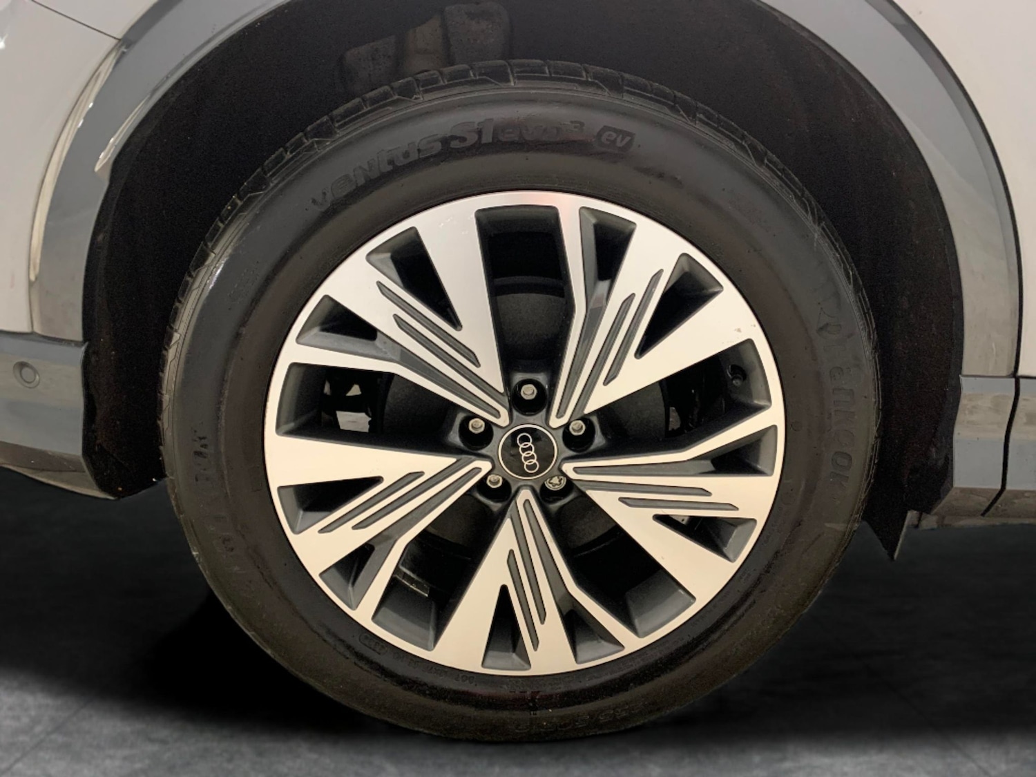 Used Audi Q4 e-tron 2023 for sale - 77318399: Photo 24