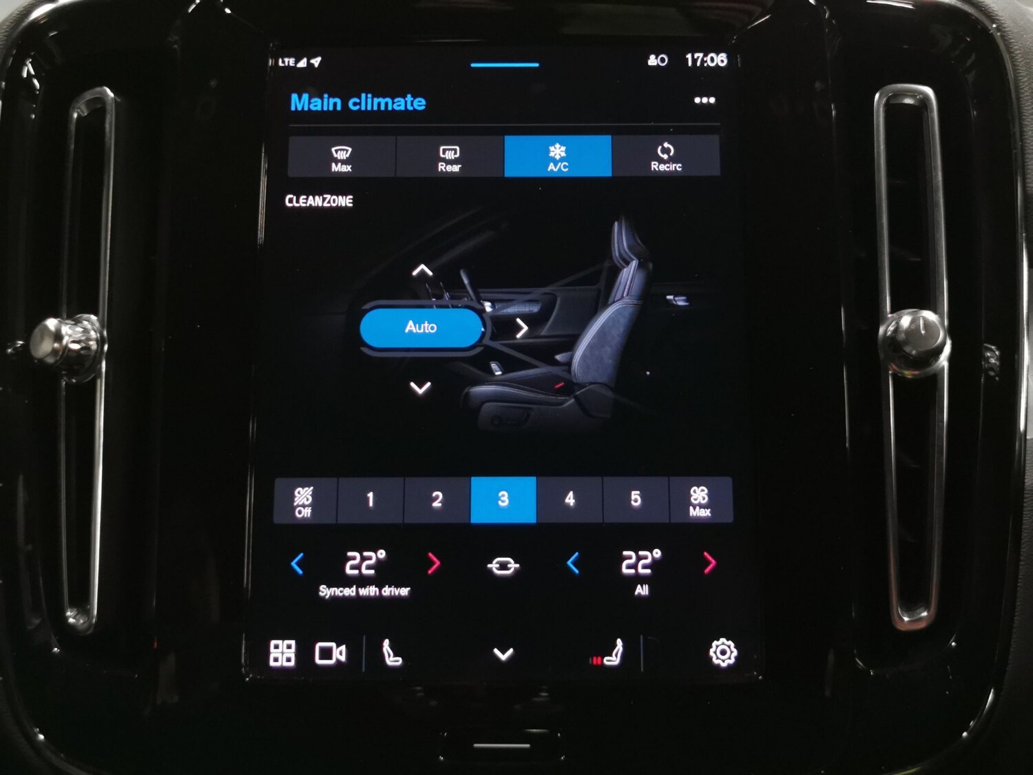 Used Volvo XC40 2024 for sale - 77347382: Photo 17