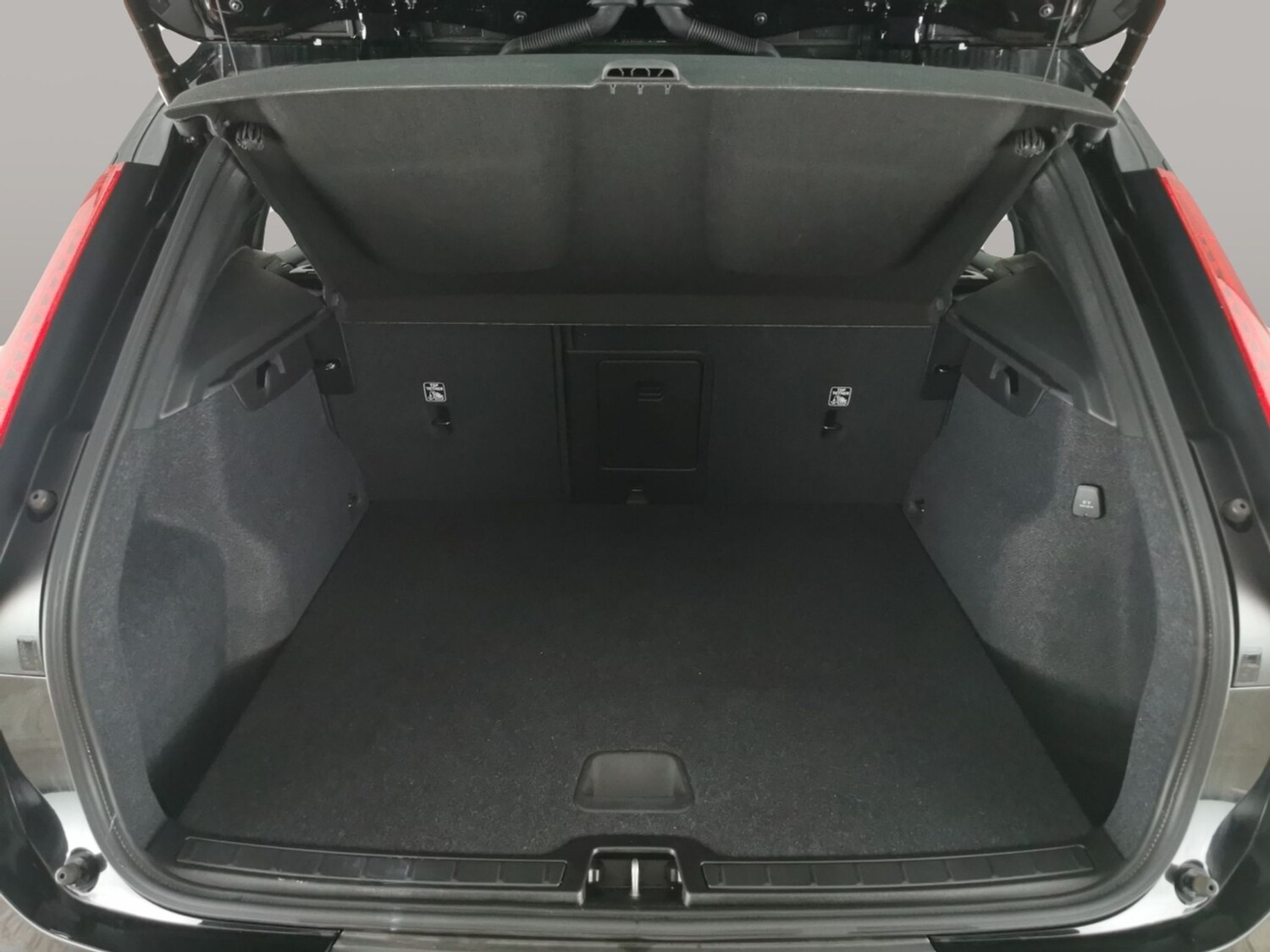 Used Volvo XC40 2024 for sale - 77347382: Photo 33