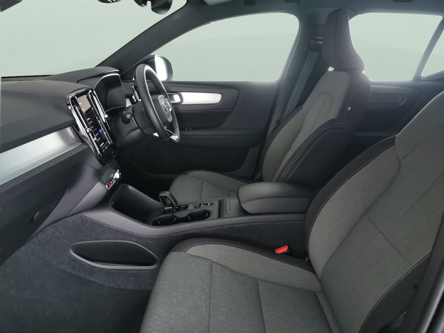 Used Volvo XC40 2024 for sale - 77347382: Photo 4