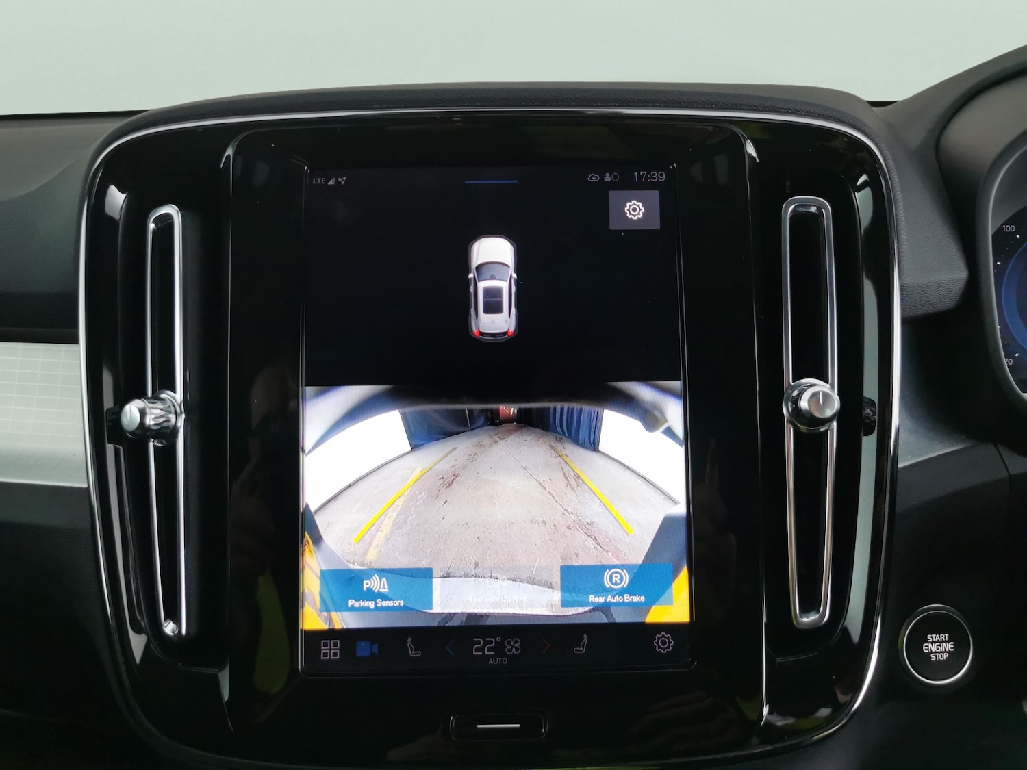 Used Volvo XC40 2024 for sale - 77347382: Photo 5