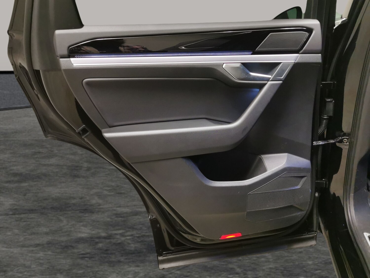 Used Volkswagen Touareg for sale - 78218492: Photo 35