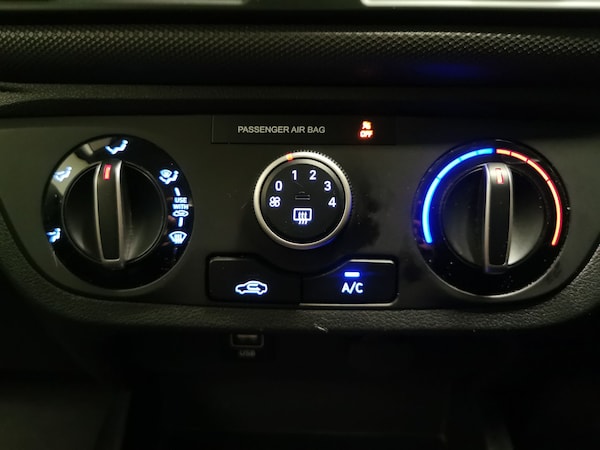 Used Hyundai i10 2023 for sale - 76253549: Photo 22