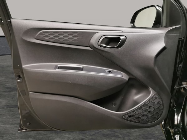 Used Hyundai i10 2023 for sale - 76253549: Photo 33