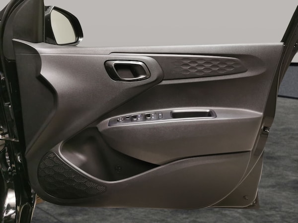 Used Hyundai i10 2023 for sale - 76253549: Photo 37