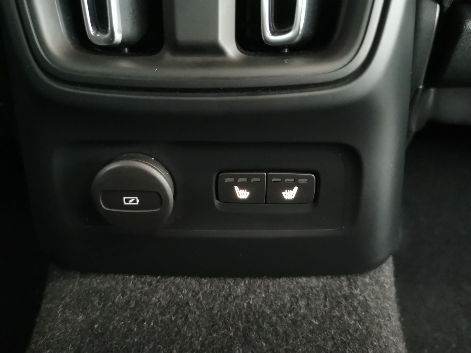 Used Volvo XC40 2023 for sale - 77975791: Photo 17