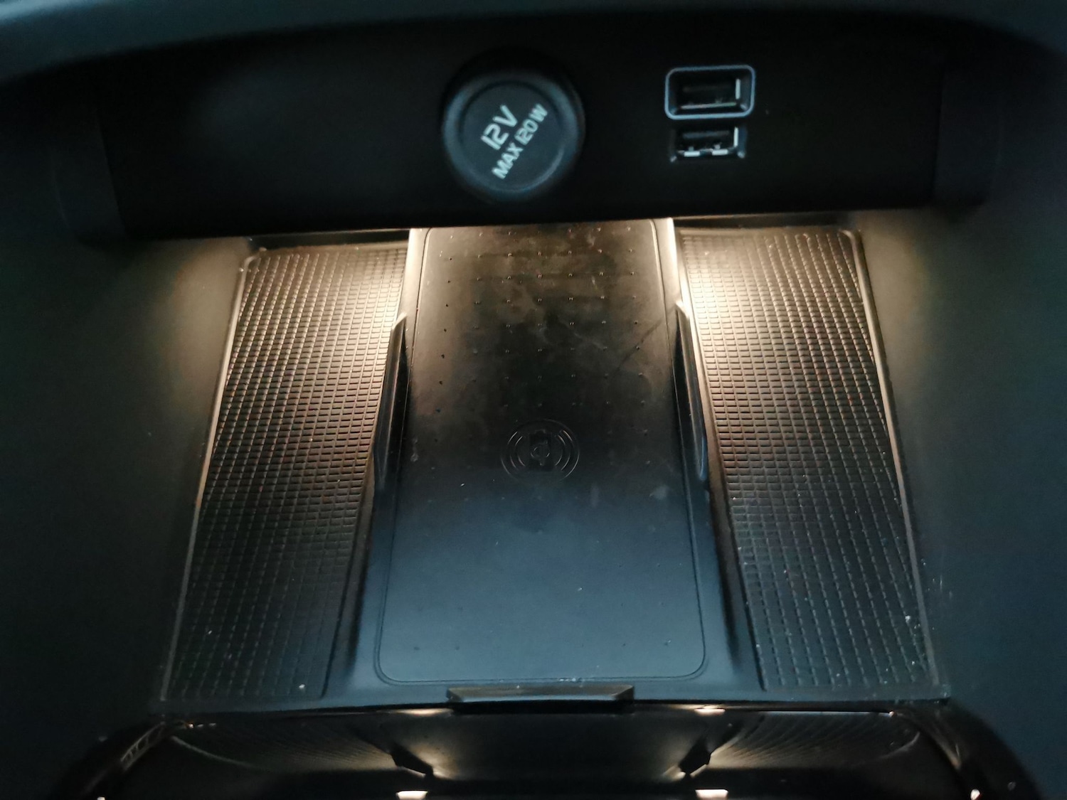 Used Volvo XC40 2023 for sale - 77975791: Photo 24