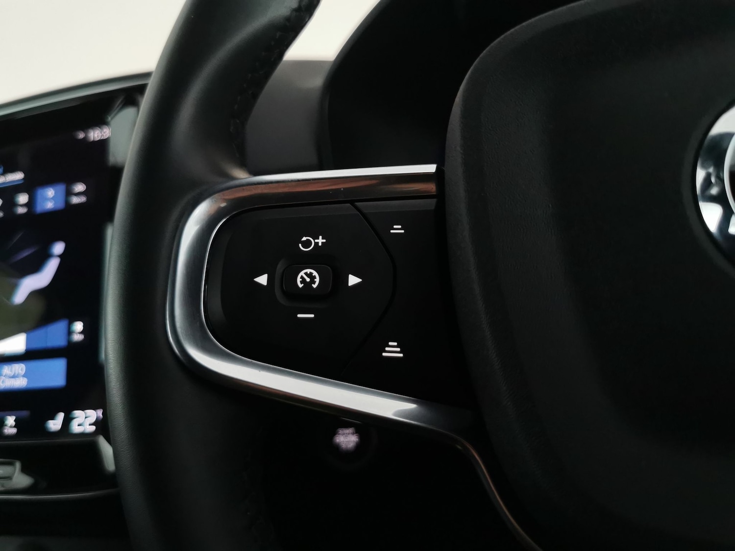 Used Volvo XC40 2023 for sale - 77975791: Photo 26