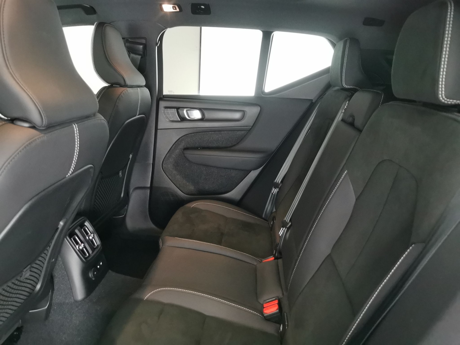 Used Volvo XC40 2023 for sale - 77975791: Photo 32