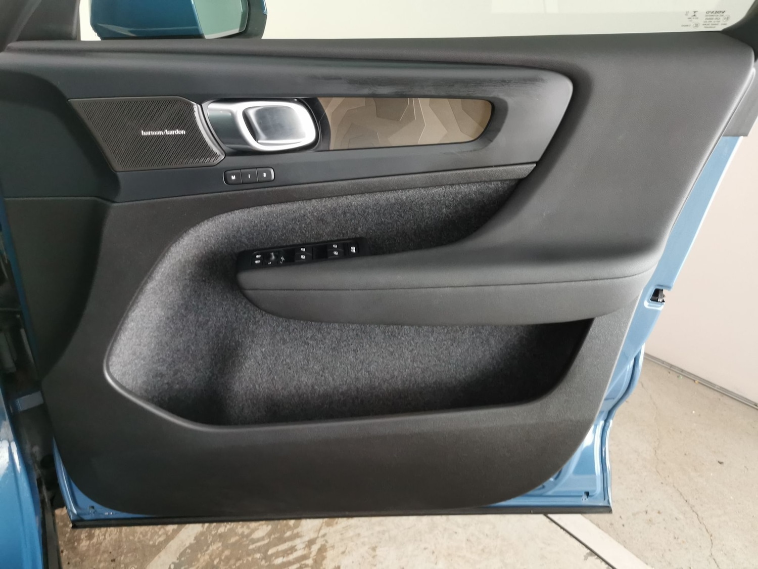 Used Volvo XC40 2023 for sale - 77975791: Photo 36