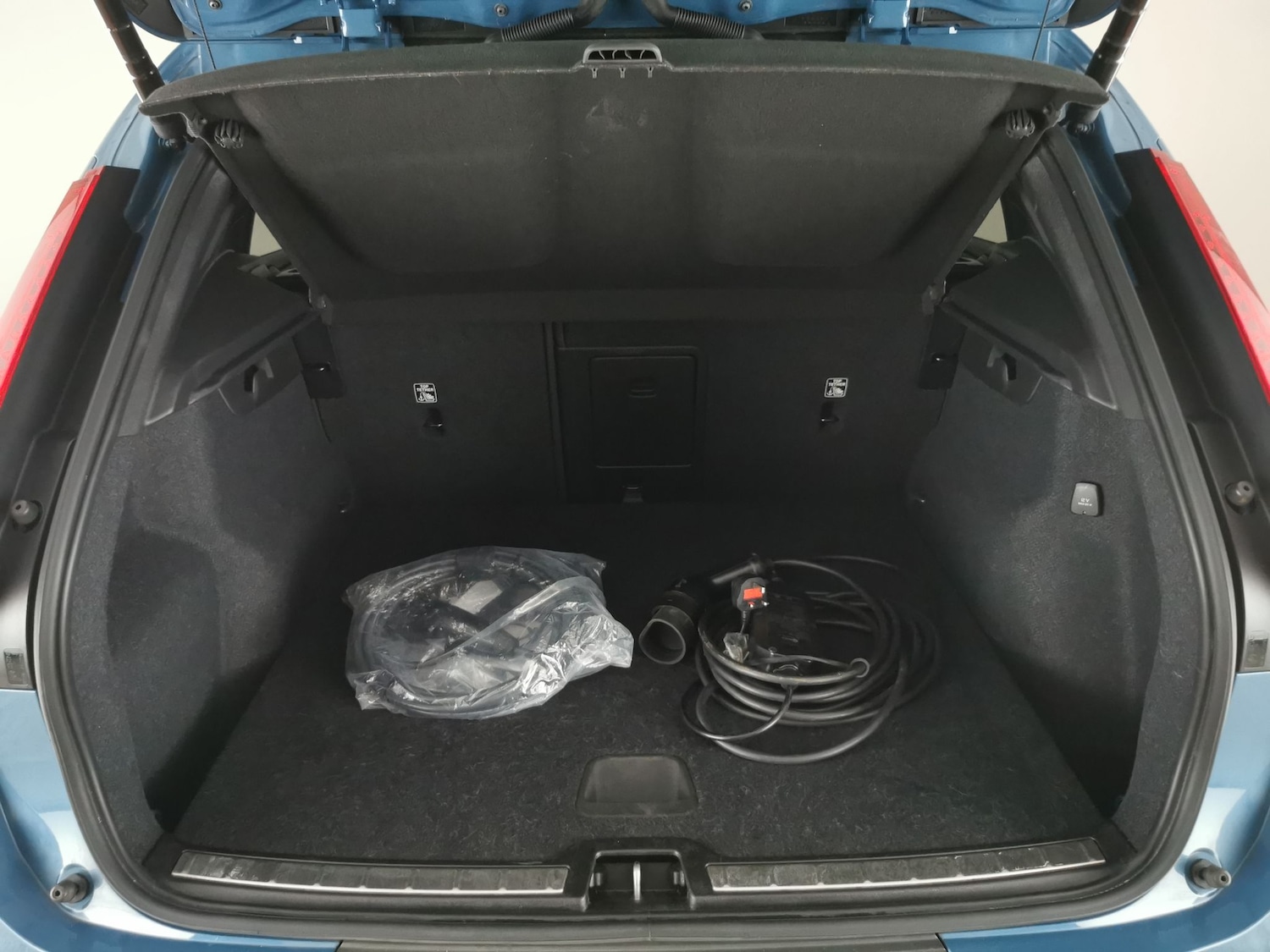 Used Volvo XC40 2023 for sale - 77975791: Photo 39